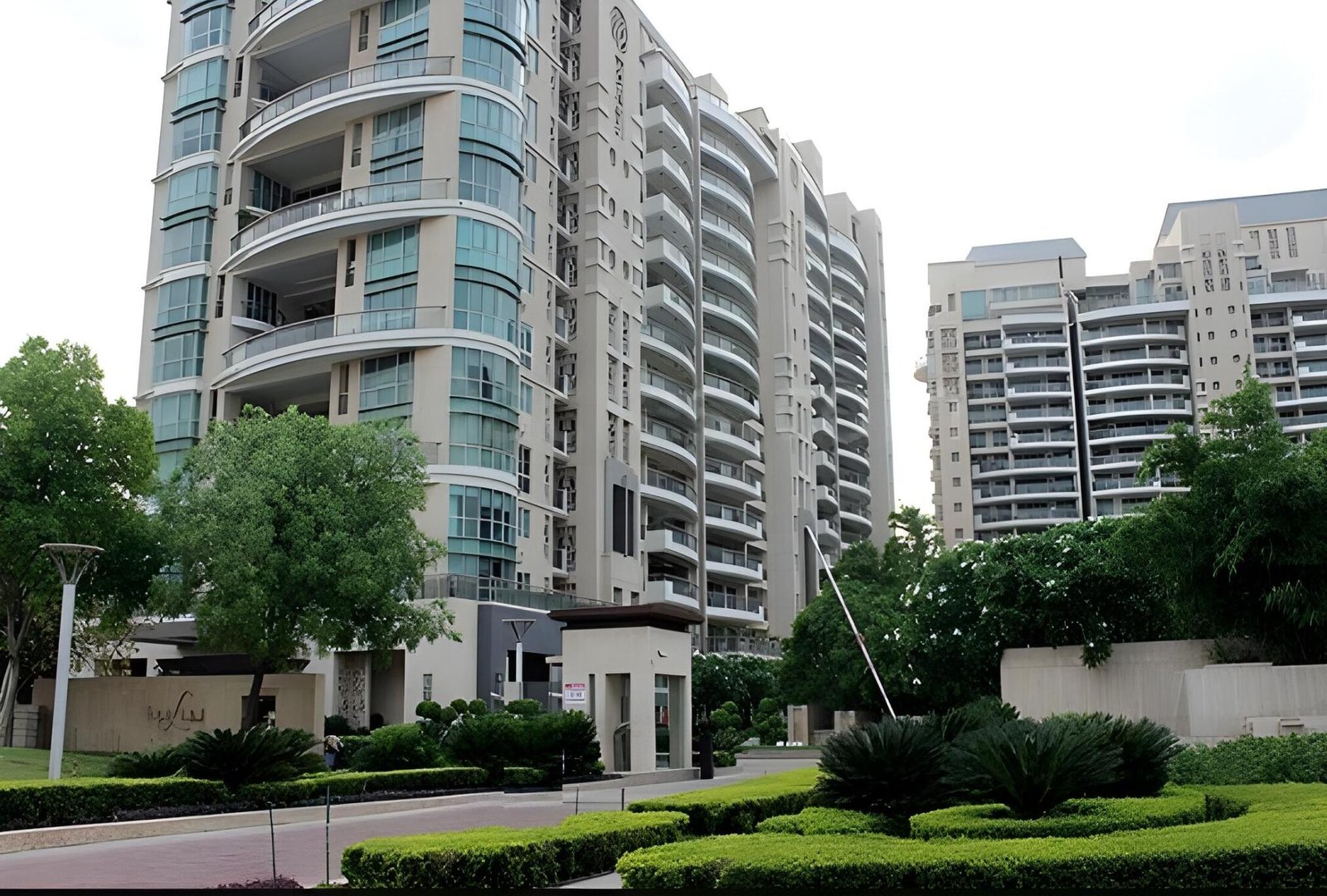 About DLF The Aralias Sector 42 Golf Course Road Gurgaon